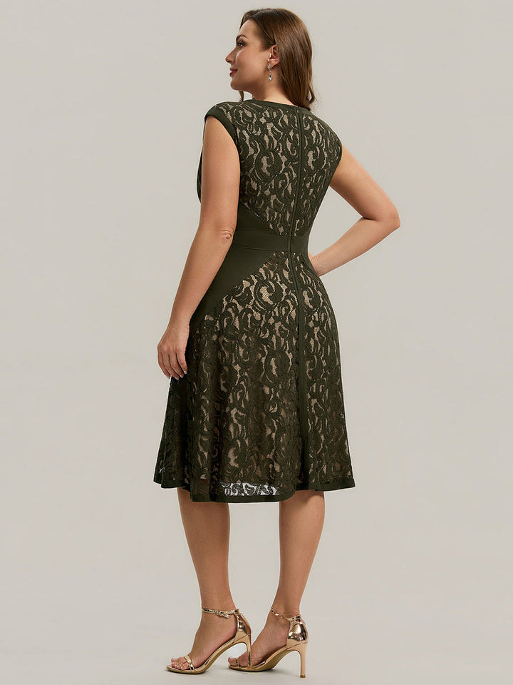 pretty TOVE|Plus Size See-through Lace Sleeveless High Stretch Wedding Guest Dress