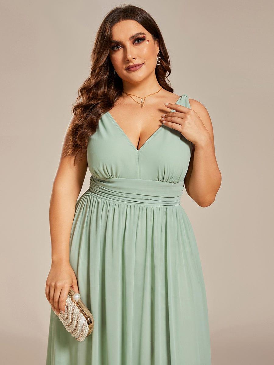 pretty HUSH|Plus Size Sleeveless V-Neck Chiffon Semi Bridesmaid Dress